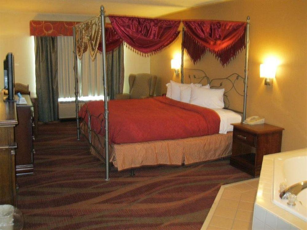 Best Western Fort Wayne Inn & Suites North Room photo