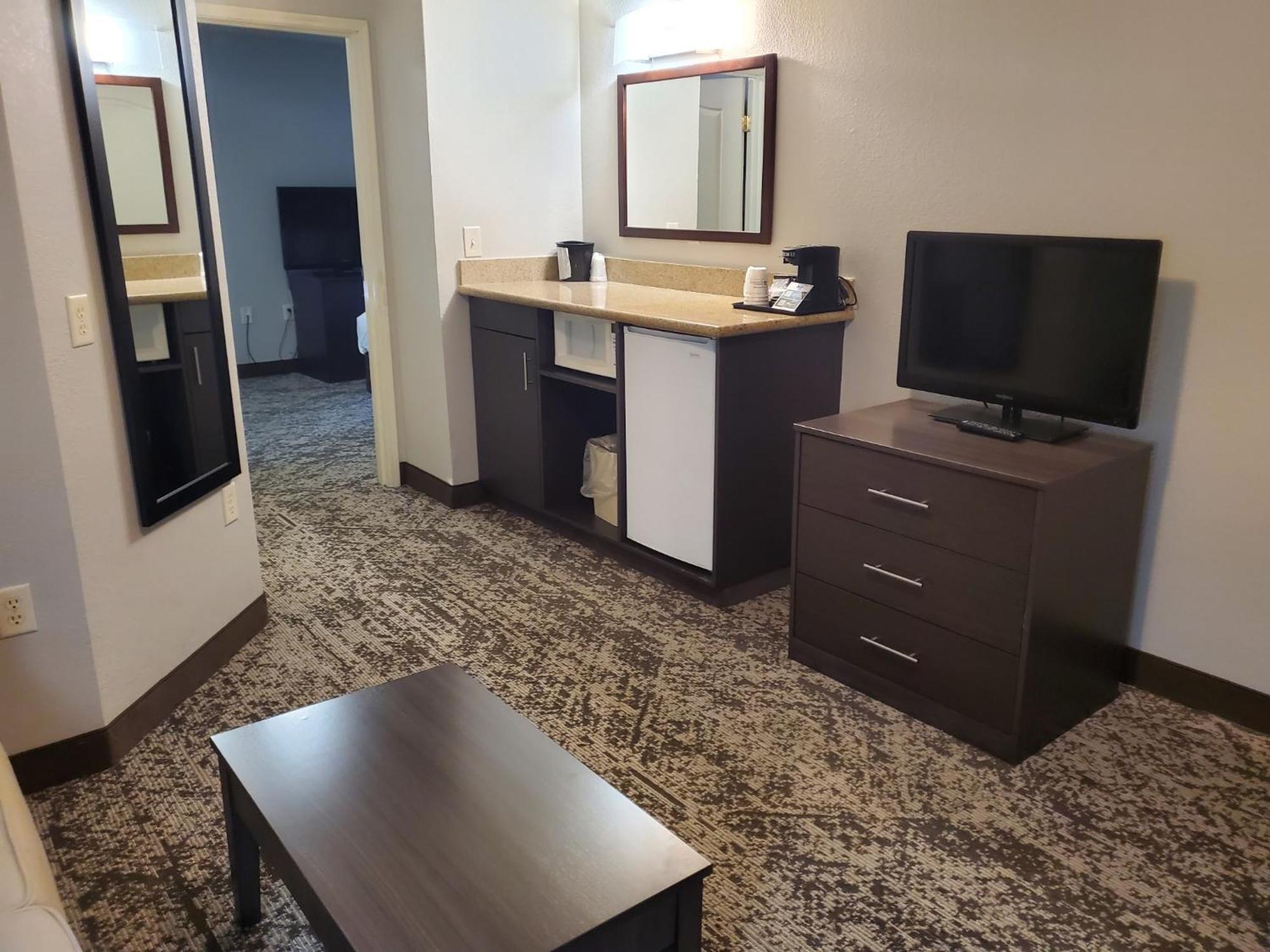 Best Western Fort Wayne Inn & Suites North Exterior photo