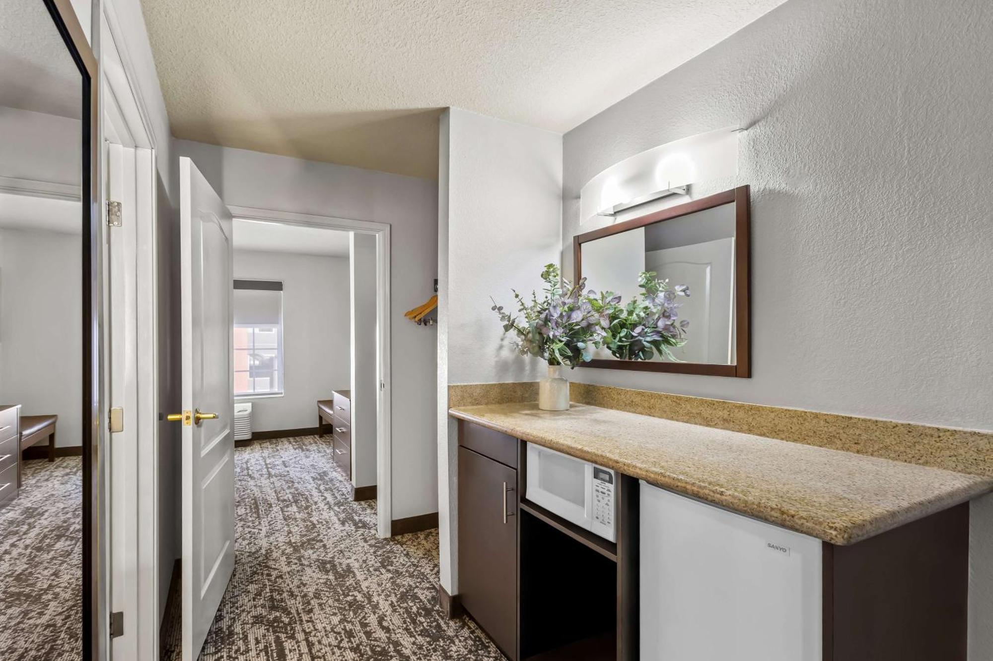 Best Western Fort Wayne Inn & Suites North Exterior photo